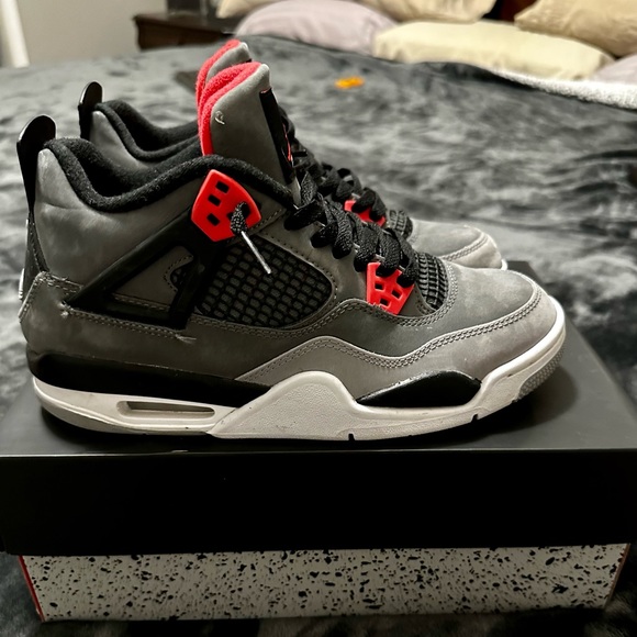 Air Jordan 4 Retro (GS) Size 7 Y - Picture 3 of 7